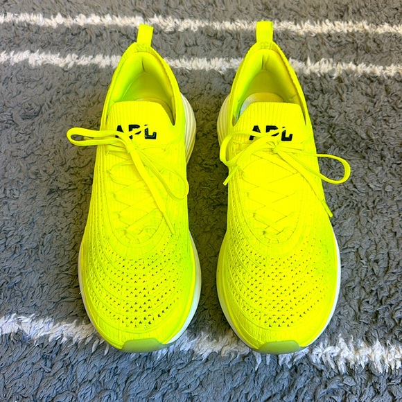 APL women’s running shoe - size 9.5 - Picture 1 of 3